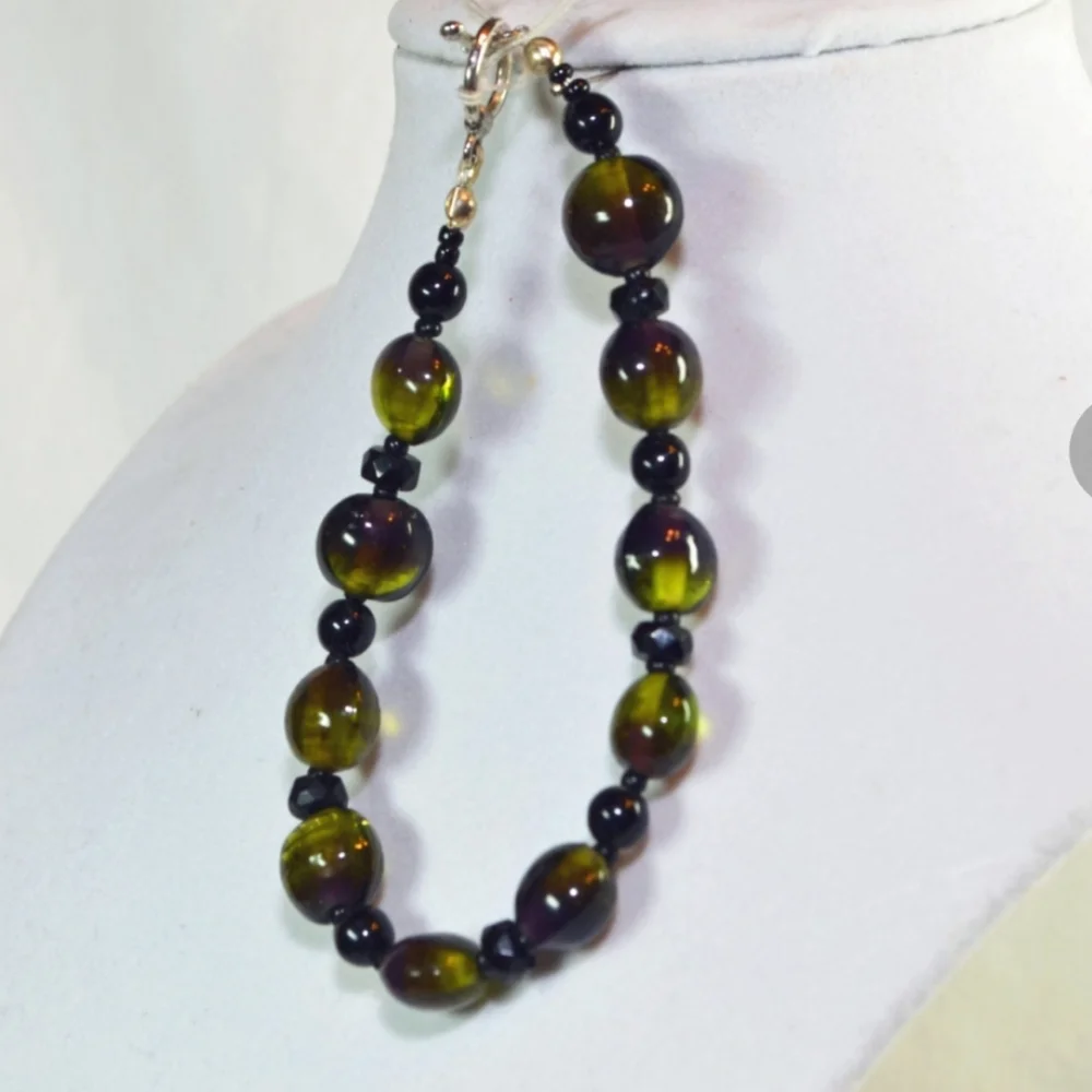 Beautiful Handmade Beaded Bracelet - Picture 4 of 6